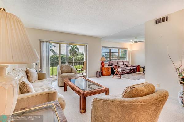 9711 N Hollybrook Lake Dr  #301, Pembroke Pines, FL 33025