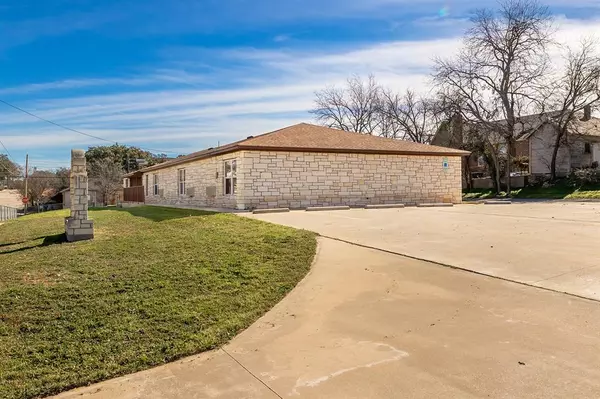 Brady, TX 76825,104 E 5th Street