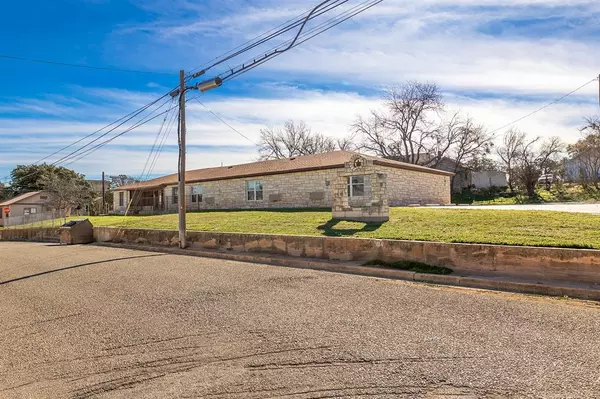 Brady, TX 76825,104 E 5th Street