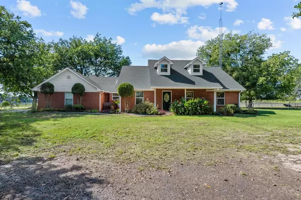 2468 Fm 2815 S,  Bonham,  TX 75418