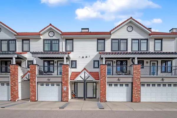 52 Royal Oak LN NW, Calgary, AB T3G 6B4