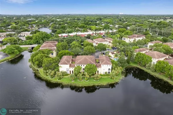 150 Jacaranda Country Club Dr  #202,  Plantation,  FL 33324