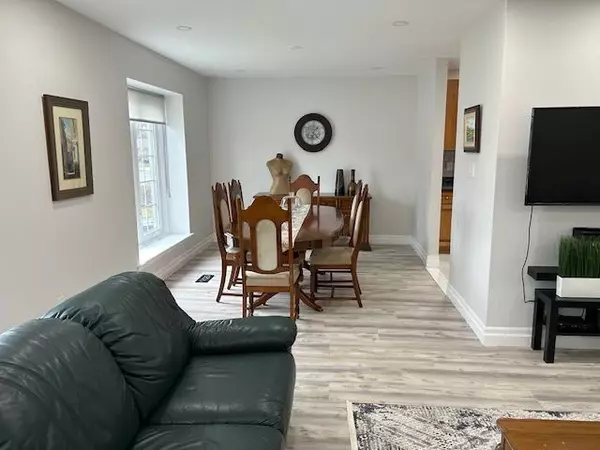 Mississauga, ON L5B 1Z1,235 Louis DR