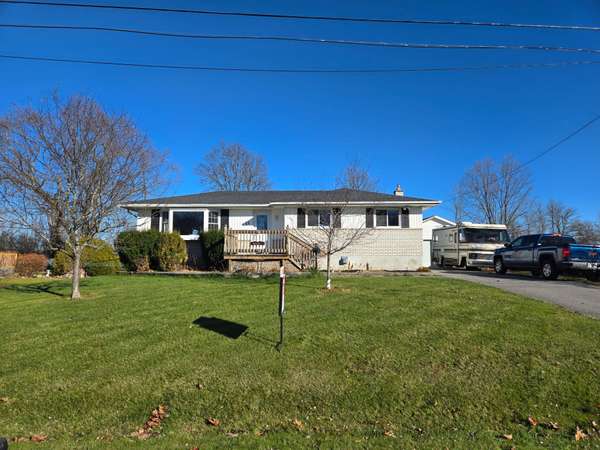 132 Catalina DR, Quinte West, ON K8R 1C5