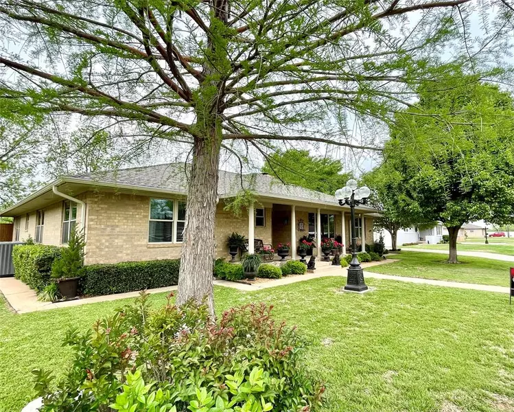 501 Westwood Street, Breckenridge, TX 76424