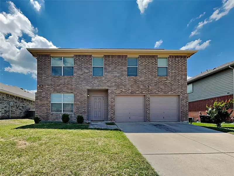 633 Woodpecker Lane, Fort Worth, TX 76108