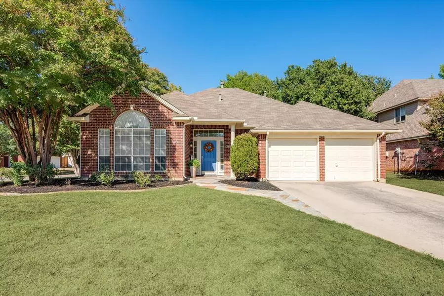 1914 Wood Creek Drive, Grapevine, TX 76051