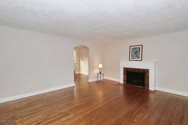 Cranford Twp., NJ 07016,613 Brookside Pl