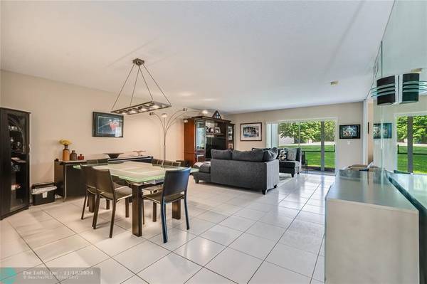 250 S Hollybrook Ter  #101, Pembroke Pines, FL 33025