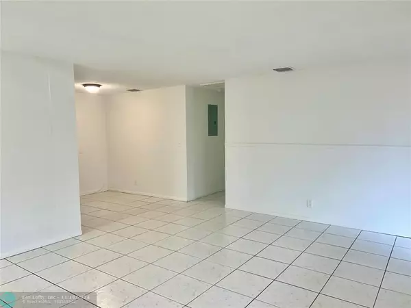 Pompano Beach, FL 33062,1121 SE 22nd Ave  #6