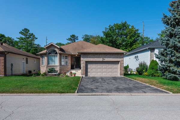 4 Riverdale DR W, Wasaga Beach, ON L9Z 1E9