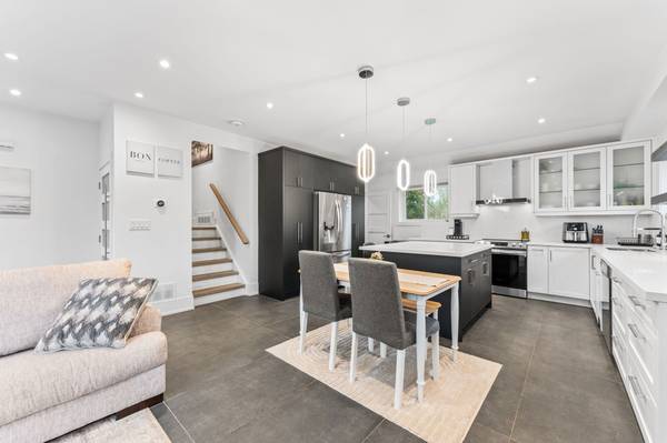 26 Vanderbrent CRES, Toronto W09, ON M9R 3W8