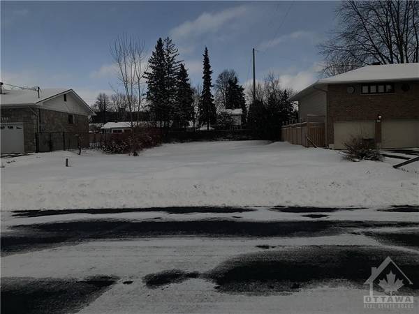 2045 BALHARRIE AVE, Elmvale Acres And Area, ON K1G 1G2