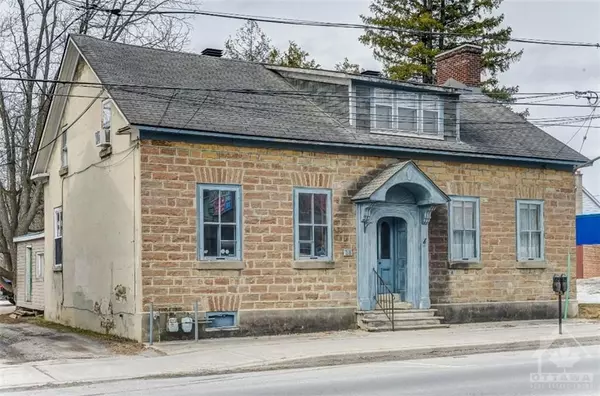 28 WILSON ST W, Perth, ON K7H 2M9