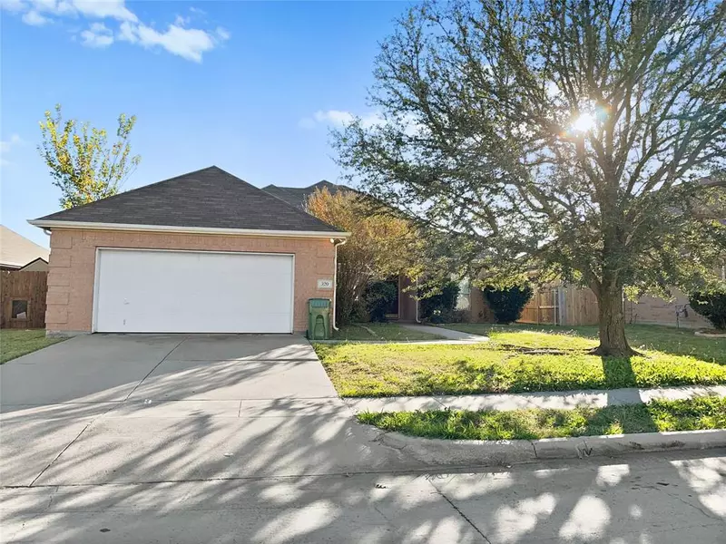 320 Mesquite Hill Drive, Arlington, TX 76002