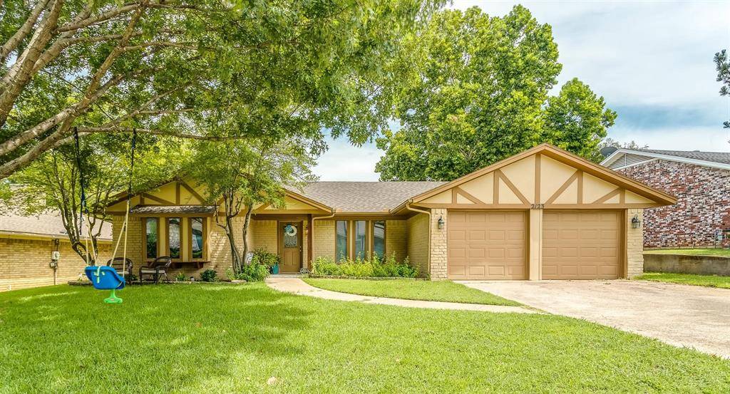 2123 Valleydale Drive, Arlington, TX 76013