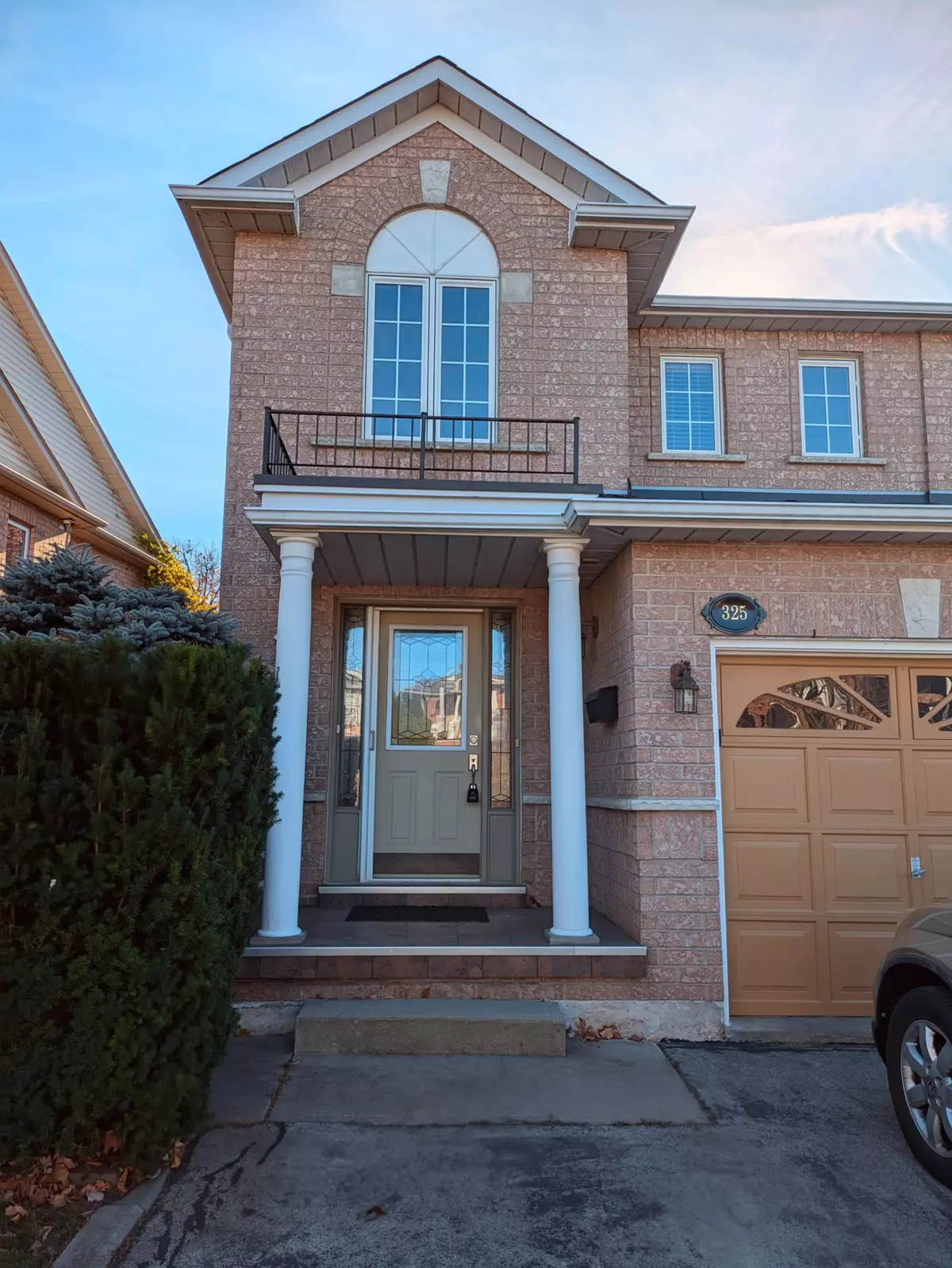 Oakville, ON L6H 6S6,325 Ravineview WAY