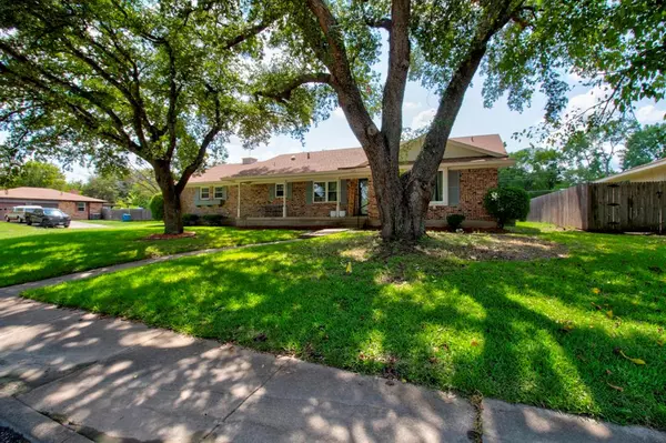 1008 Crestview Drive, Kaufman, TX 75142