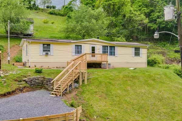 217 Brown Hollow Rd, Richlands, VA 24641