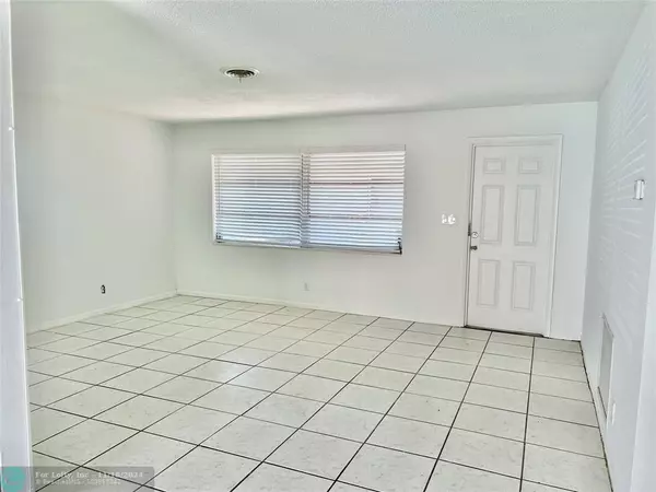 Pompano Beach, FL 33062,1121 SE 22nd Ave  #3