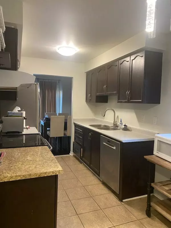 Mississauga, ON L5V 1Z2,5335 Bullrush DR