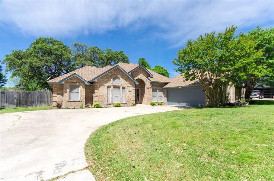 8517 Woodslane Drive, Fort Worth, TX 76179