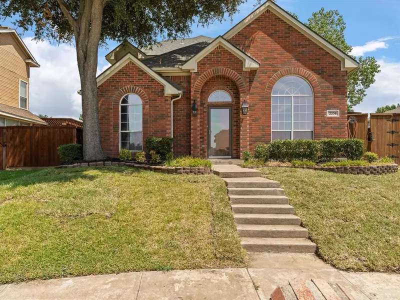 2256 Meadowstone Drive, Carrollton, TX 75006