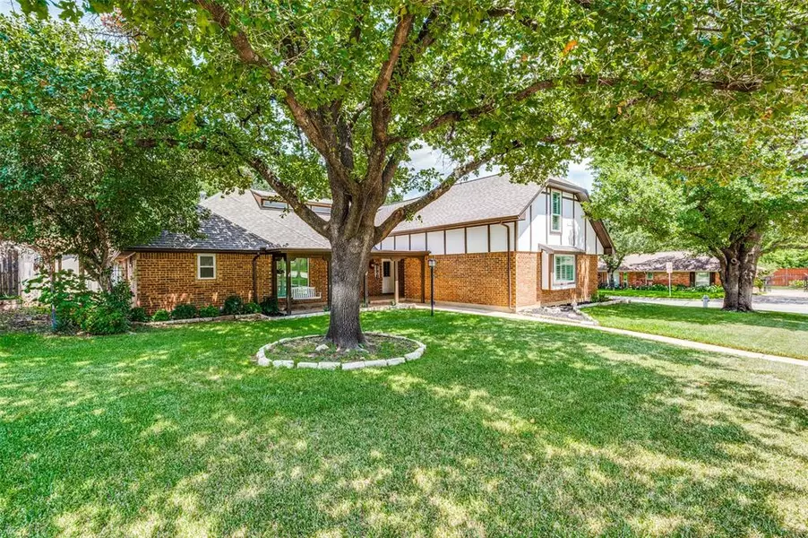 1701 Autumn Lane, Arlington, TX 76012