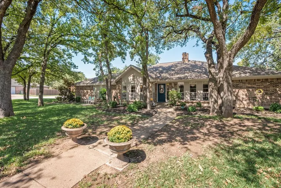 676 Highland Park Drive, Hurst, TX 76054