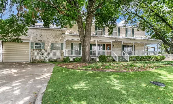 402 W San Antonio St, Fredericksburg, TX 78624