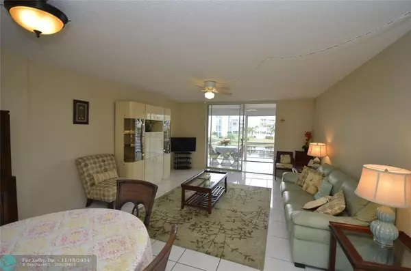 Dania Beach, FL 33004,315 SE 11th Ter  #206