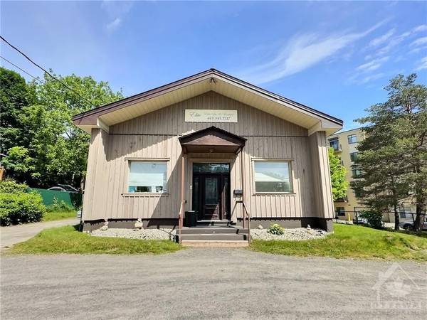 4 SCHOFIELD AVE, Brockville, ON K6V 4M4