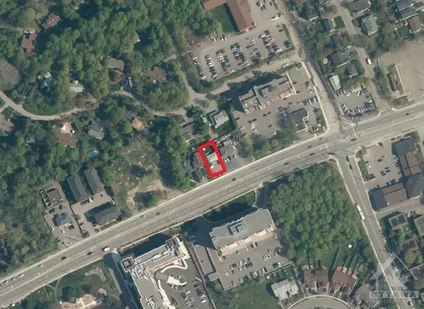 Manor Park - Cardinal Glen And Area, ON K1K 0S9,835 MONTREAL RD