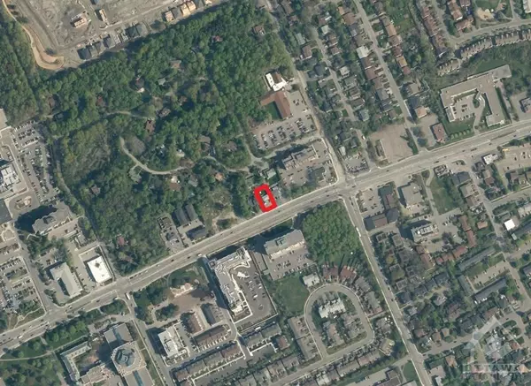 Manor Park - Cardinal Glen And Area, ON K1K 0S9,835 MONTREAL RD