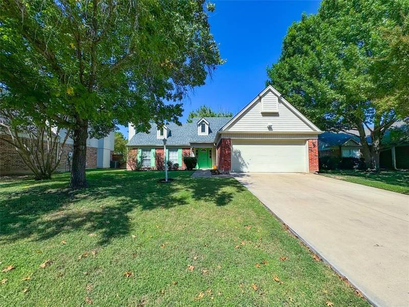 308 Newberry Street, Grand Prairie, TX 75052