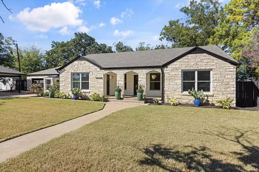 612 W Bluff Street, Granbury, TX 76048