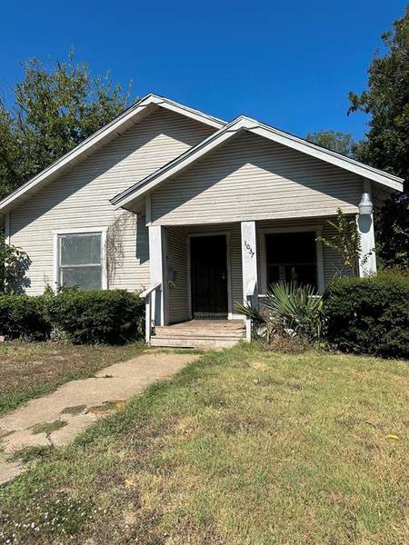 1037 E Richmond Avenue, Fort Worth, TX 76104