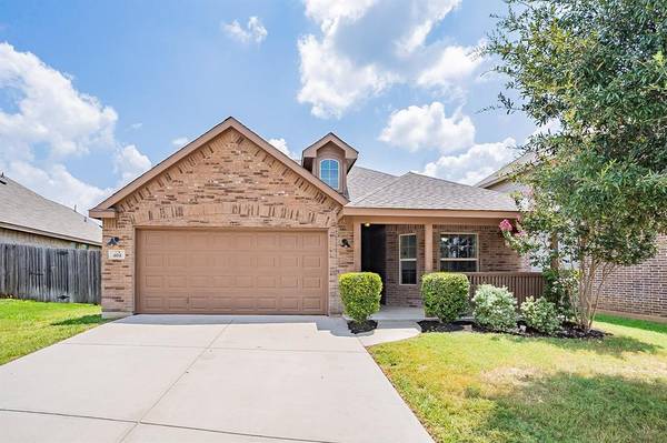 408 Stone Crossing Lane,  Fort Worth,  TX 76140