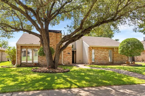 1924 Middle Glen Drive, Carrollton, TX 75007