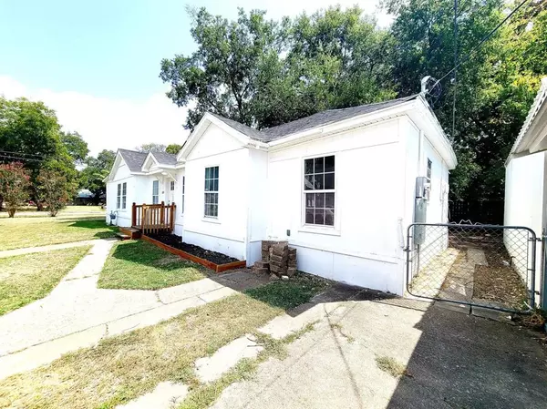 Bonham, TX 75418,430 E 12th Street