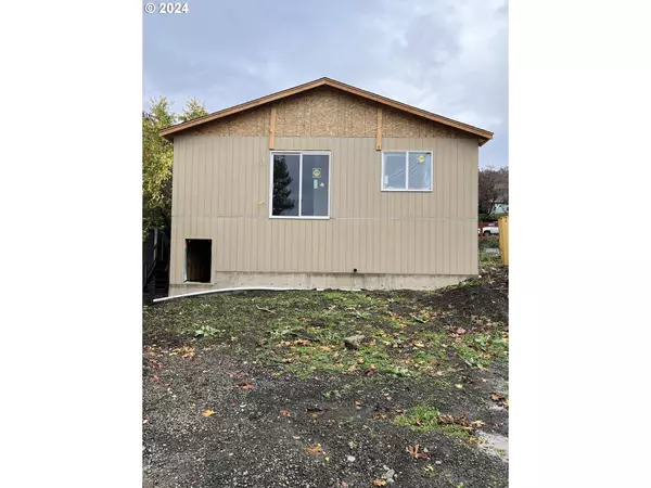 Roseburg, OR 97470,248 SE PITZER ST