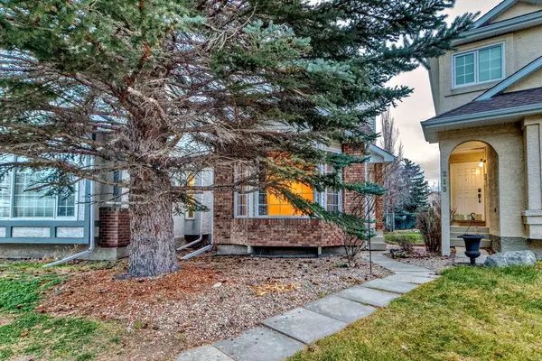 219 Coachway RD Southwest, Calgary, AB T3H 1B9