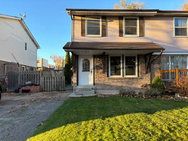 1104 Venus CRES, Oshawa, ON L1J 6E4