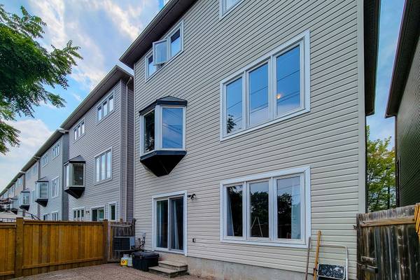 5090 Fairview ST #8, Burlington, ON L7L 7H5