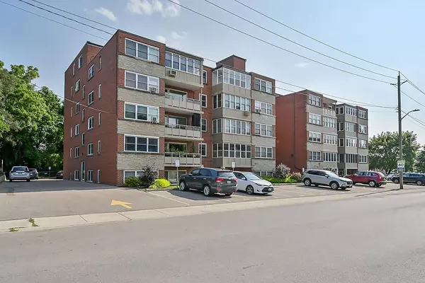 9 GRANT BLVD #107, Hamilton, ON L9H 4L5