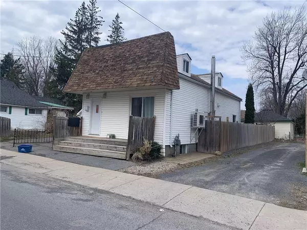 209 THIRD ST E, Cornwall, ON K6H 2E1