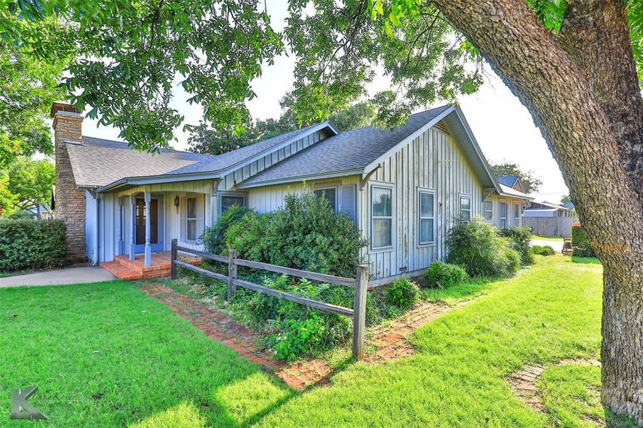 360 S 11th Avenue, Munday, TX 76371