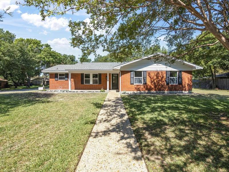 601 Cooper Street, Ennis, TX 75119