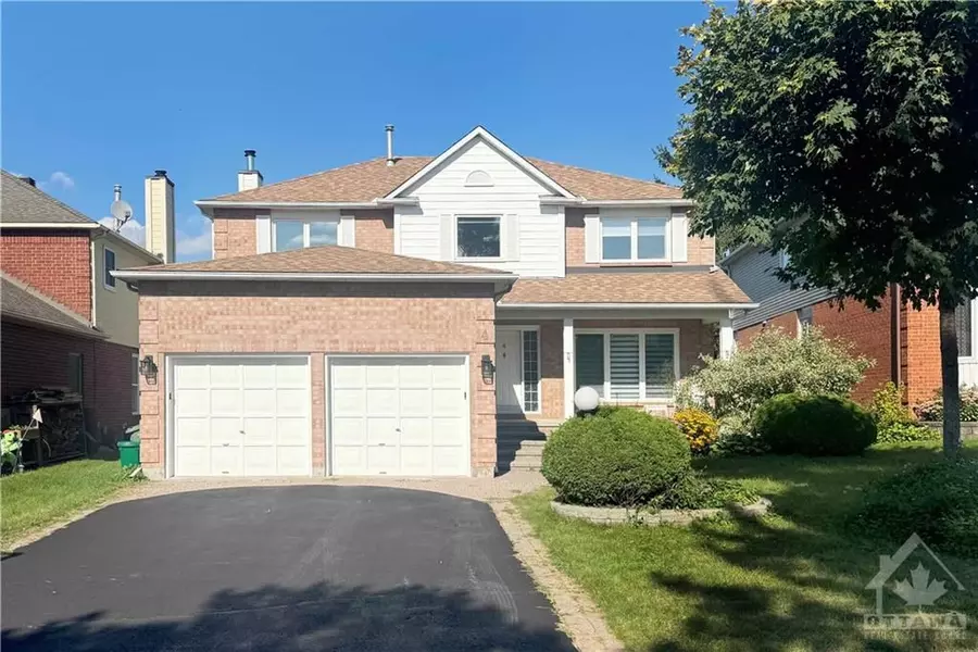 4 BALDING CRES, Kanata, ON K2K 2L4