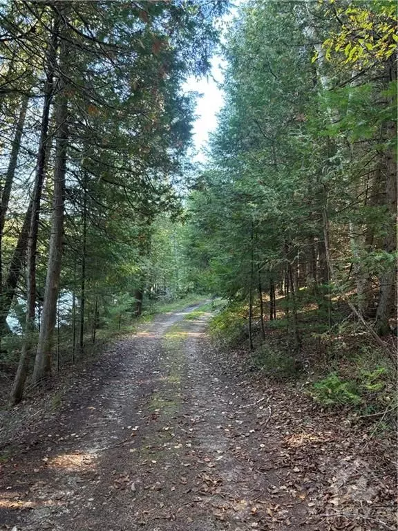 North Frontenac, ON K0H 1C0,1077 MULLER POINT LN